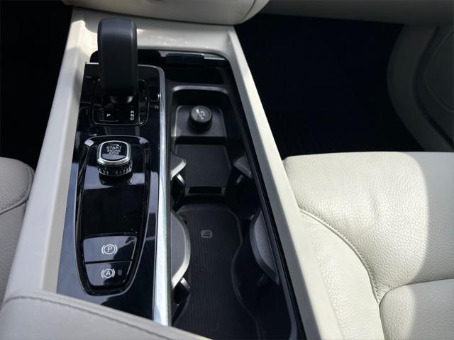 2024 Volvo S60 B5 Plus Dark Theme