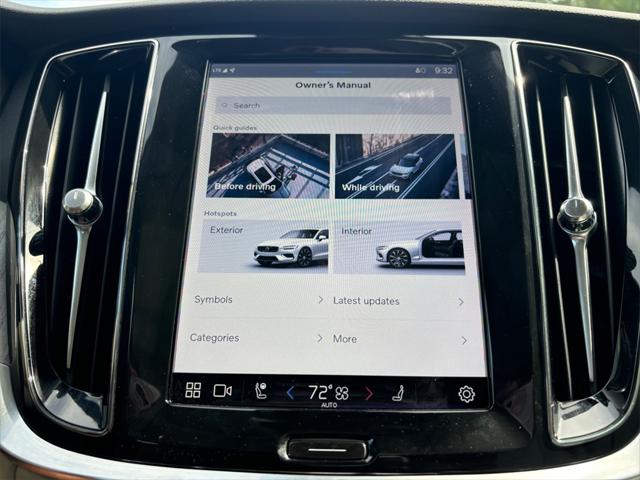 2024 Volvo S60 B5 Plus Dark Theme