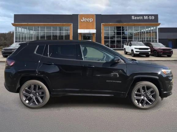 2025 Jeep Compass COMPASS LIMITED 4X4