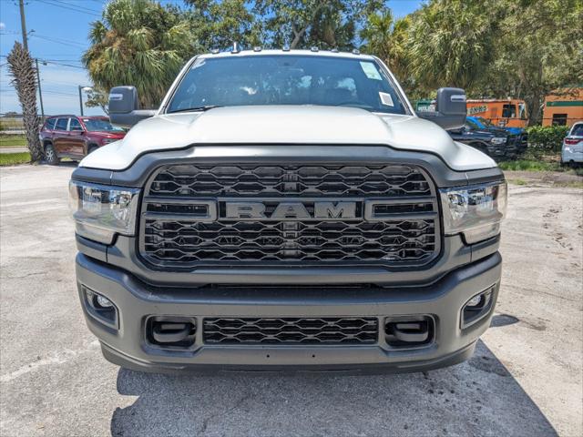 2024 RAM Ram 3500 Chassis Cab RAM 3500 TRADESMAN CHASSIS REGULAR CAB 4X4 84 CA