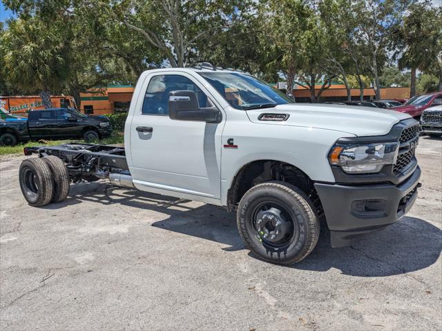 2024 RAM Ram 3500 Chassis Cab RAM 3500 TRADESMAN CHASSIS REGULAR CAB 4X4 84 CA