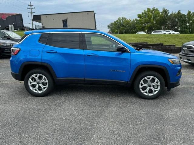 2025 Jeep Compass COMPASS LATITUDE 4X4