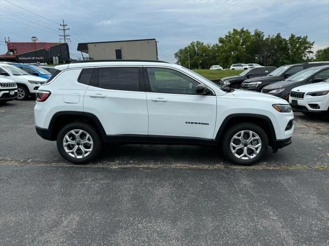 2025 Jeep Compass COMPASS LATITUDE 4X4