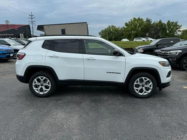 2025 Jeep Compass COMPASS LATITUDE 4X4