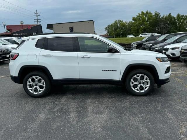 2025 Jeep Compass COMPASS LATITUDE 4X4