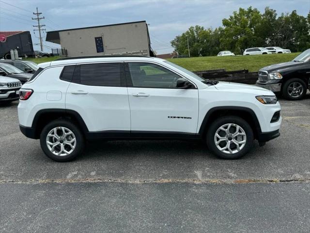 2025 Jeep Compass COMPASS LATITUDE 4X4