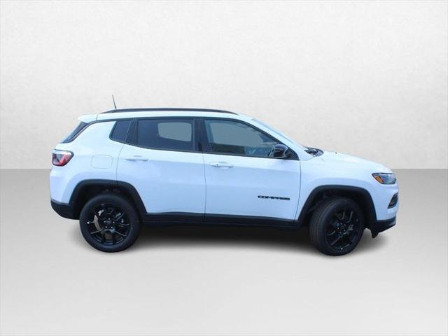 2025 Jeep Compass COMPASS LATITUDE 4X4