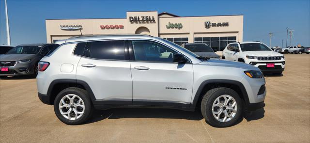 2025 Jeep Compass COMPASS LATITUDE 4X4