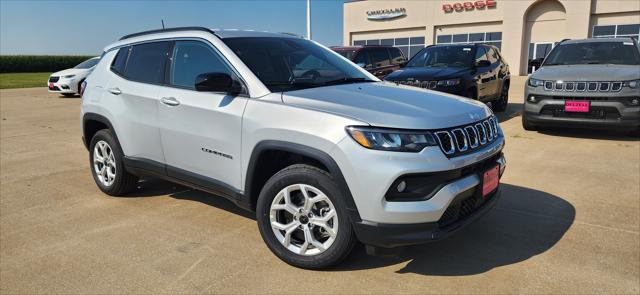 2025 Jeep Compass COMPASS LATITUDE 4X4