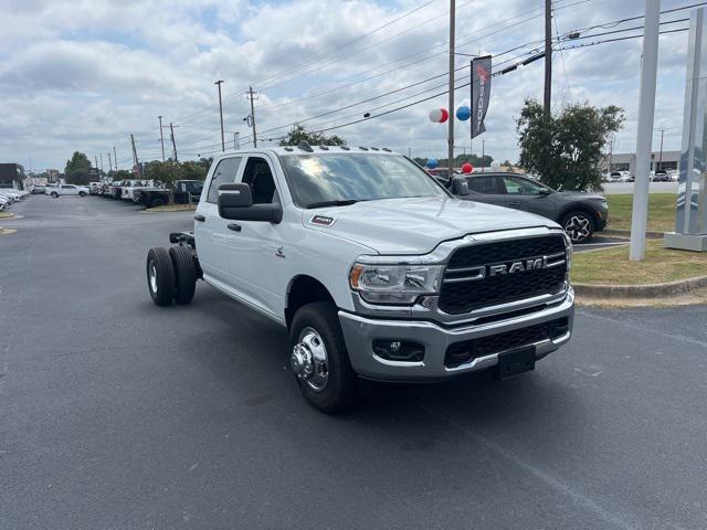 2024 RAM Ram 3500 Chassis Cab RAM 3500 TRADESMAN CREW CAB CHASSIS 4X4 60 CA