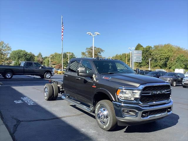 2024 RAM Ram 3500 Chassis Cab RAM 3500 TRADESMAN CREW CAB CHASSIS 4X4 60 CA