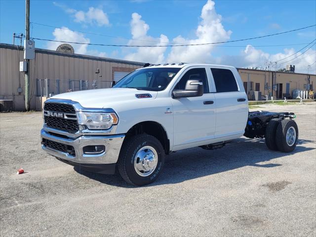 2024 RAM Ram 3500 Chassis Cab RAM 3500 TRADESMAN CREW CAB CHASSIS 4X4 60 CA