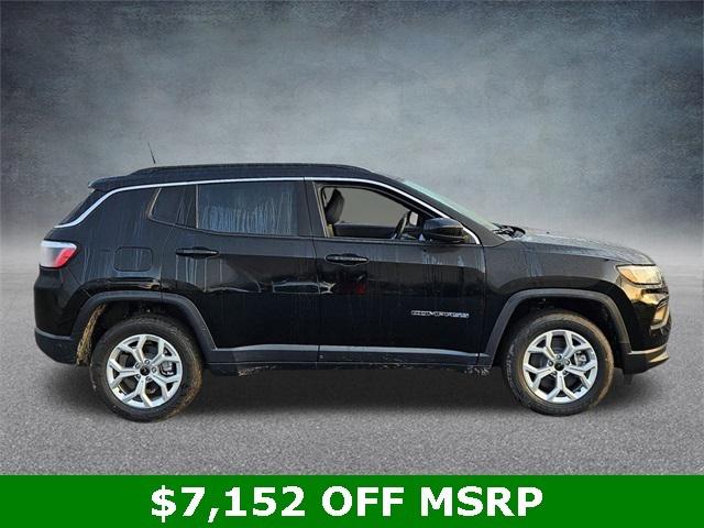 2025 Jeep Compass COMPASS LATITUDE 4X4