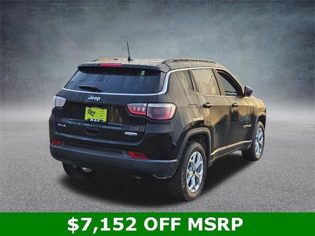 2025 Jeep Compass COMPASS LATITUDE 4X4