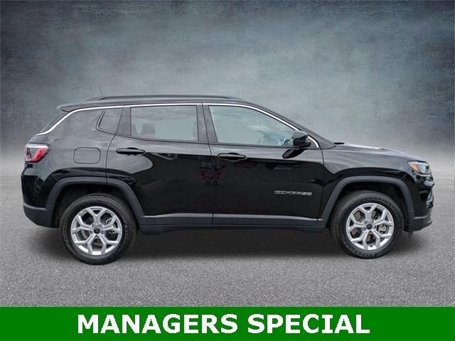 2025 Jeep Compass COMPASS LATITUDE 4X4
