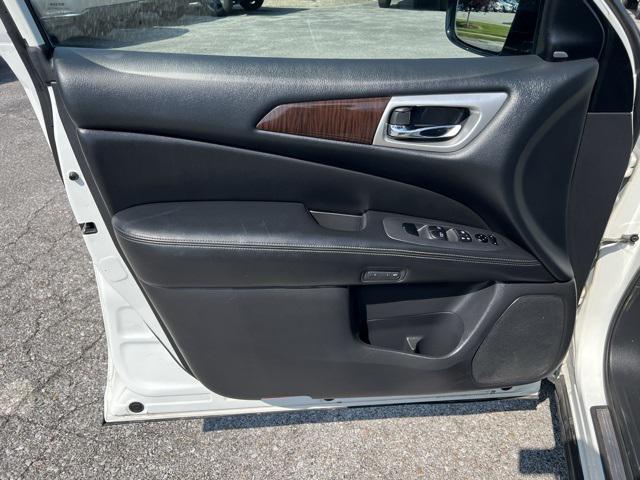 2016 Nissan Pathfinder SL