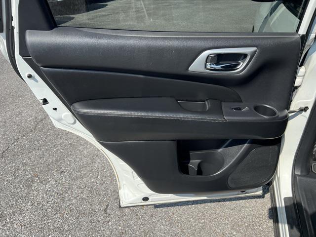 2016 Nissan Pathfinder SL