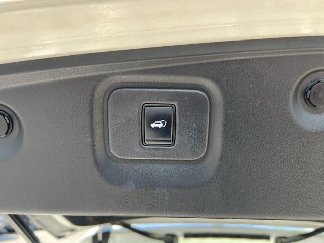 2016 Nissan Pathfinder SL