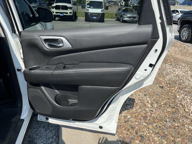 2016 Nissan Pathfinder SL