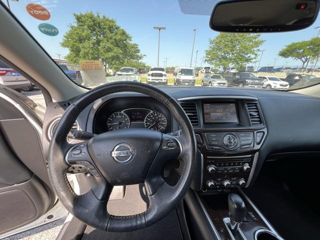 2016 Nissan Pathfinder SL
