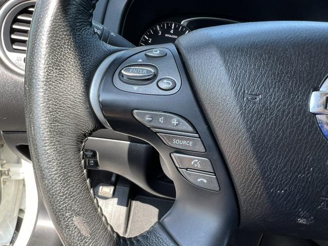 2016 Nissan Pathfinder SL