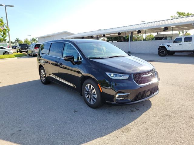 2024 Chrysler Pacifica Hybrid PACIFICA PLUG-IN HYBRID SELECT