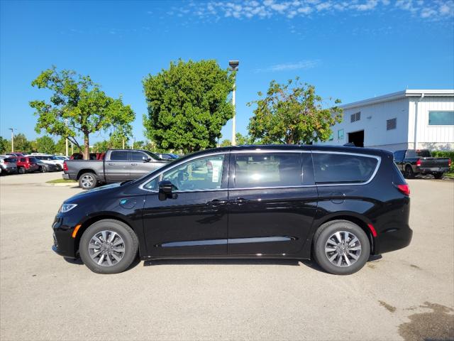 2024 Chrysler Pacifica Hybrid PACIFICA PLUG-IN HYBRID SELECT