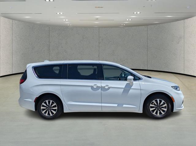 2022 Chrysler Pacifica Hybrid Touring L