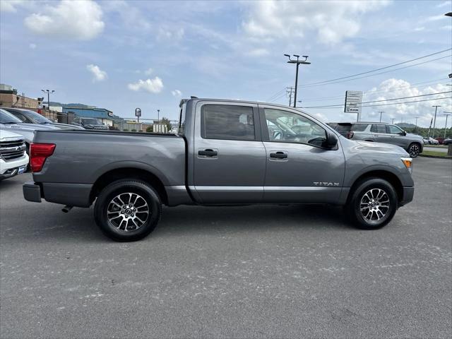 2023 Nissan TITAN Crew Cab SV 4x4