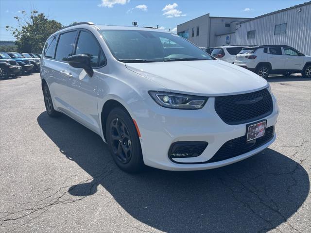 2024 Chrysler Pacifica Hybrid Select for sale in Brattleboro, VT
