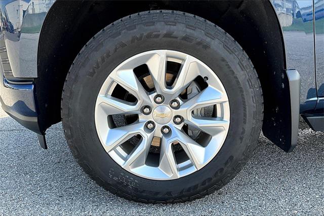 2021 Chevrolet Silverado 1500 4WD Double Cab Standard Bed Custom