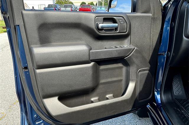 2021 Chevrolet Silverado 1500 4WD Double Cab Standard Bed Custom