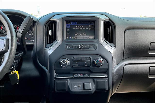 2021 Chevrolet Silverado 1500 4WD Double Cab Standard Bed Custom