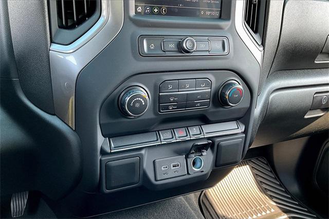 2021 Chevrolet Silverado 1500 4WD Double Cab Standard Bed Custom