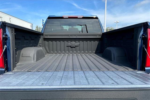 2021 Chevrolet Silverado 1500 4WD Double Cab Standard Bed Custom