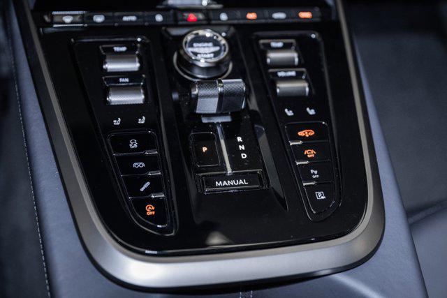 2025 Aston Martin DBX 707