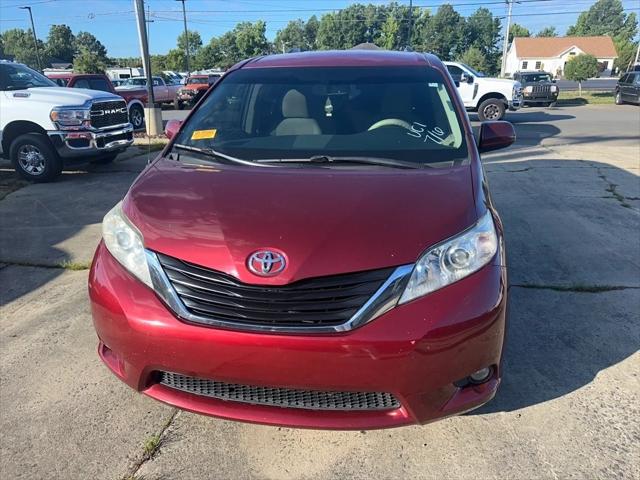 2012 Toyota Sienna LE V6 8 Passenger