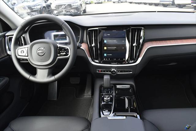 2025 Volvo S60 Plus