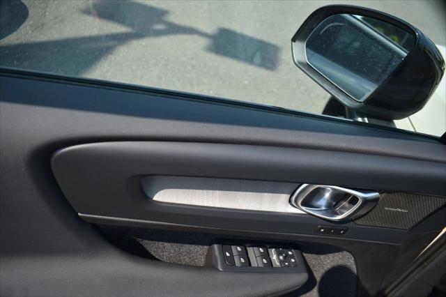 2025 Volvo XC40 Plus Dark Theme