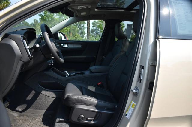 2025 Volvo XC40 Plus Dark Theme
