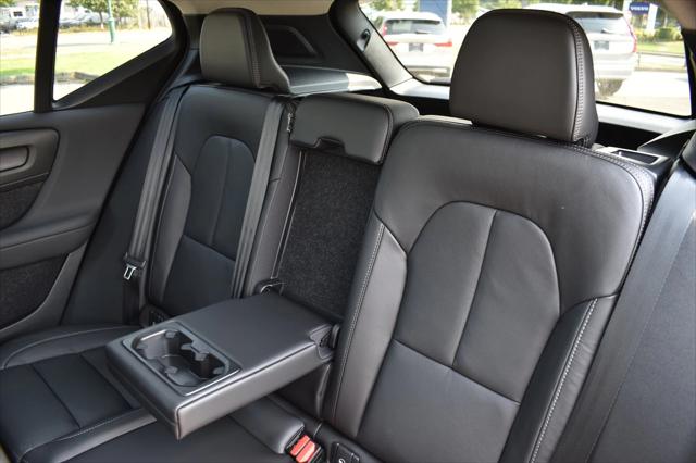2025 Volvo XC40 Plus Dark Theme