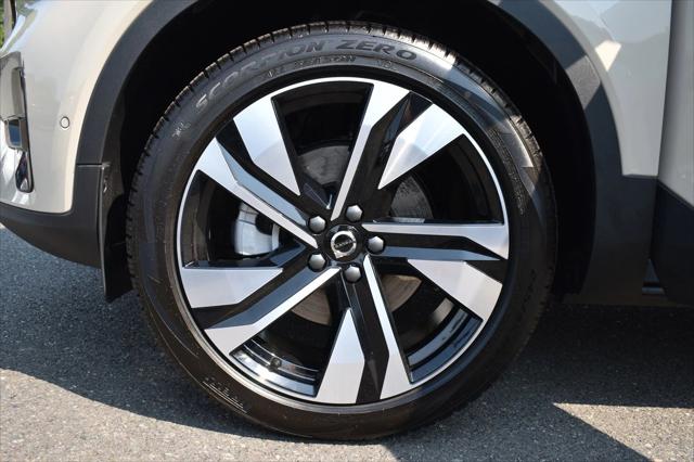 2025 Volvo XC40 Plus Dark Theme