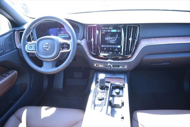2025 Volvo XC60 Plug-In Hybrid Plus