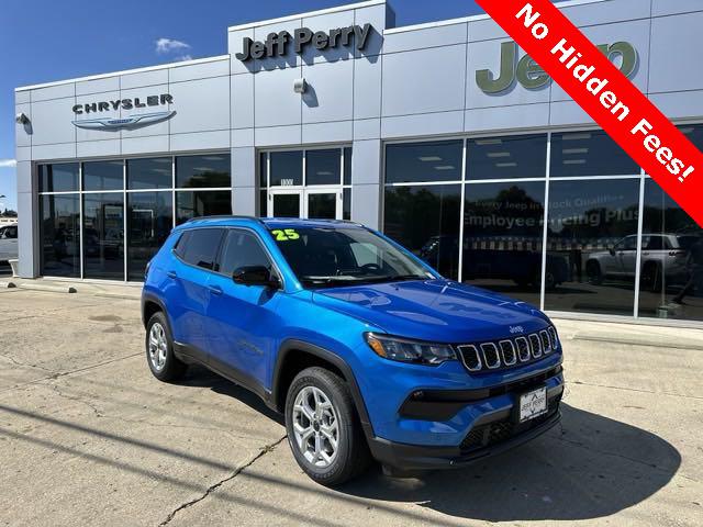 2025 Jeep Compass COMPASS LATITUDE 4X4