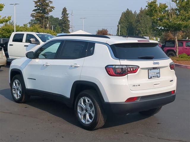 2025 Jeep Compass COMPASS LATITUDE 4X4