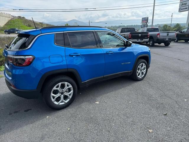 2025 Jeep Compass COMPASS LATITUDE 4X4