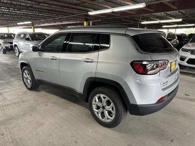 2025 Jeep Compass COMPASS LATITUDE 4X4