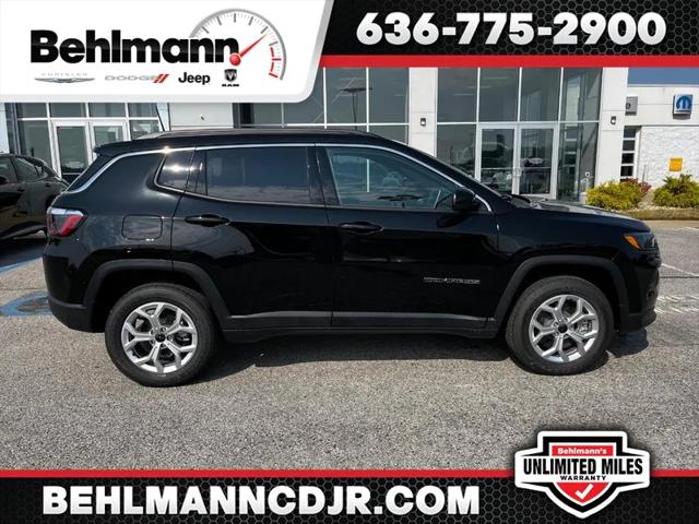 2025 Jeep Compass COMPASS LATITUDE 4X4