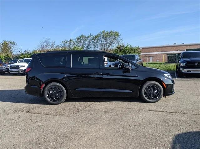 2024 Chrysler Pacifica Hybrid PACIFICA PLUG-IN HYBRID PREMIUM S APPEARANCE