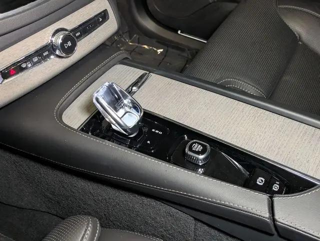 2025 Volvo XC90 B6 Ultra